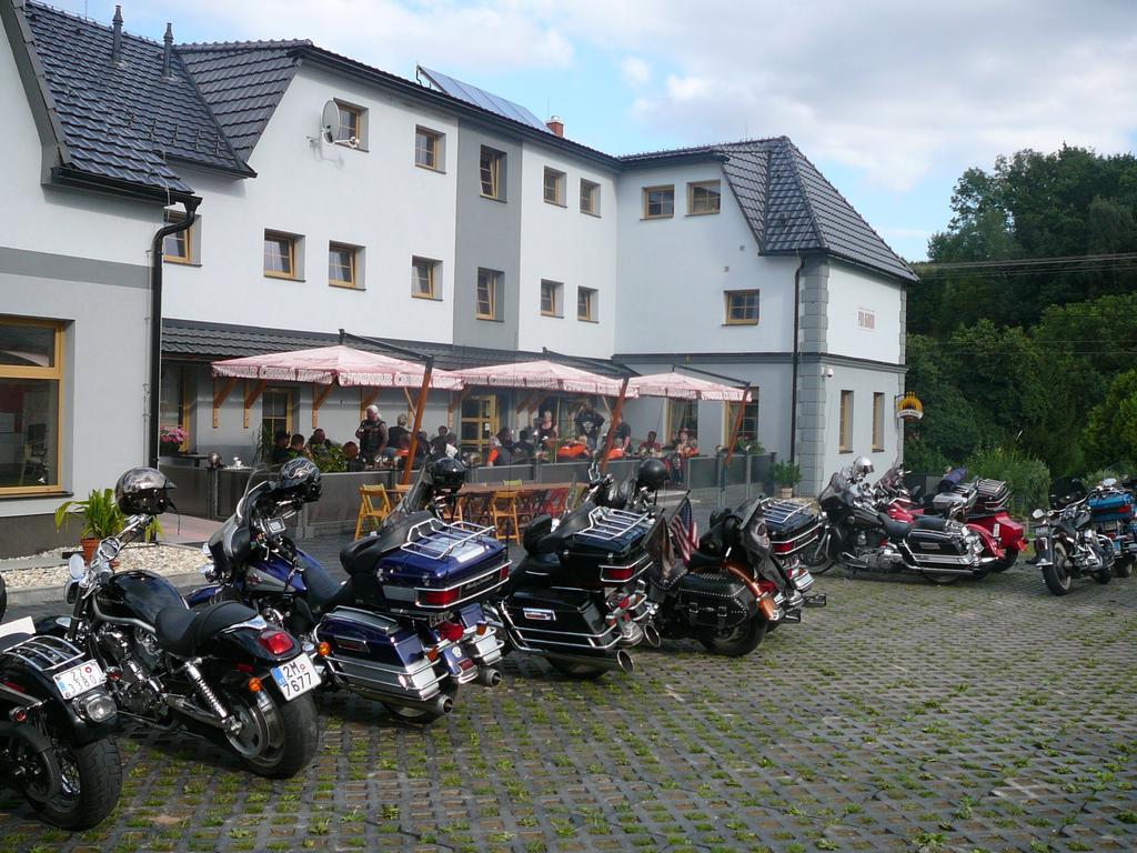 Penzion Pod Hurkou Hradecna Exteriör bild